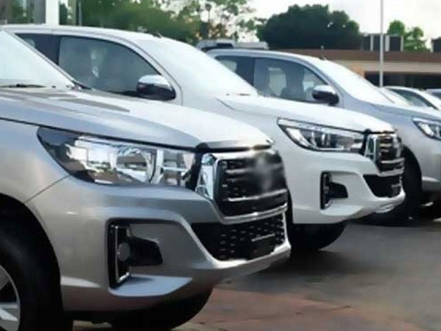 Govt considers levy on gasoline-powered cars to promote EVs | The Express Tribune