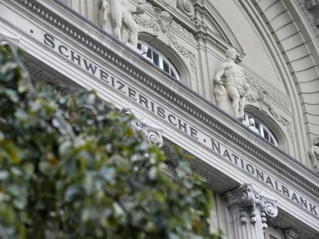 Swiss National Bank slashes interest rate to 0% as inflation turns negative | The Express Tribune