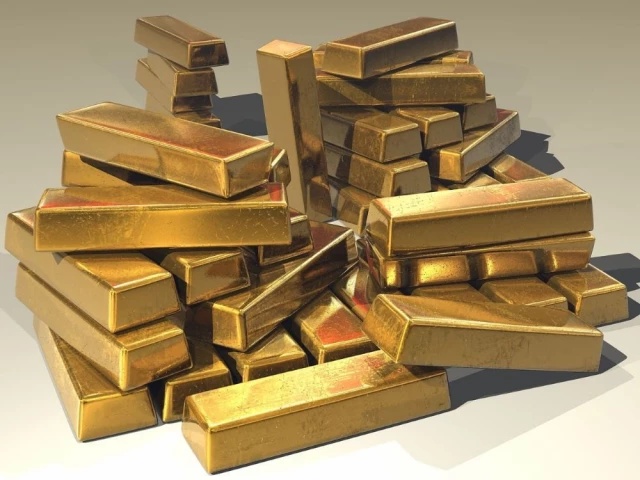 Gold prices rise in Pakistan following international market gains | The Express Tribune