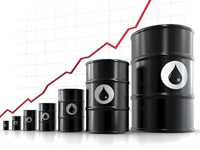 Oil slides 2% on worries about oversupply | The Express Tribune