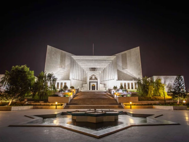 SC judge urges citizens to invest in stock market | The Express Tribune