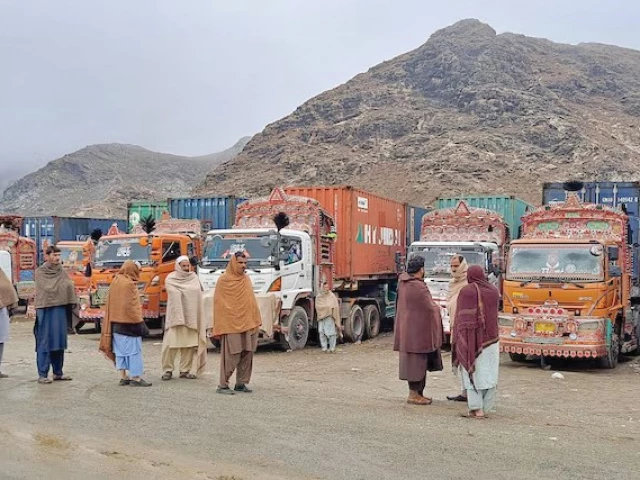 Traders raise concerns over border closures | The Express Tribune
