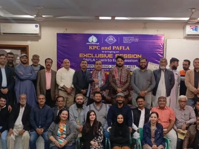 Initiative planned to empower Pakistani journalists with freelancing skills | The Express Tribune