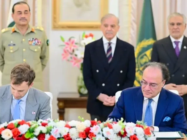 Pakistan signs crypto deal linked to Trump family to explore stablecoin payments | The Express Tribune