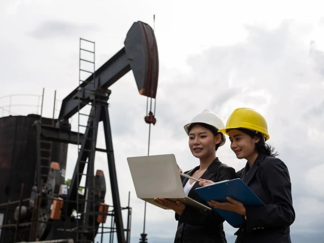 Oil industry complains about delay in raising margins | The Express Tribune