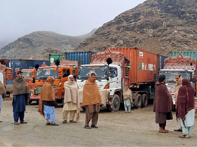 FBR permits stranded Afghan transit shipments to move from Chaman and Quetta to ports | The Express Tribune
