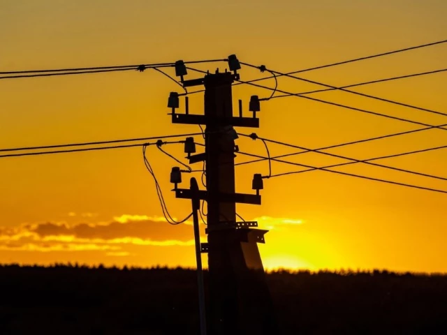 Govt proposes electricity tariff slash, hike in fixed charges | The Express Tribune