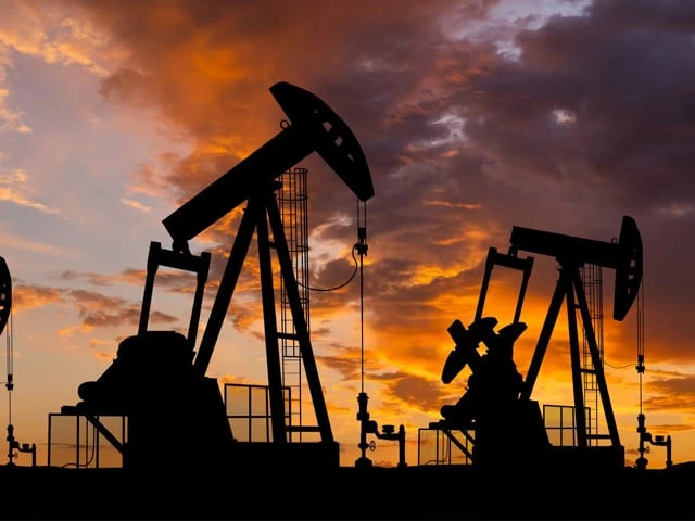 Oil falls as investors focus on potential Iran-US talks in Doha | The Express Tribune