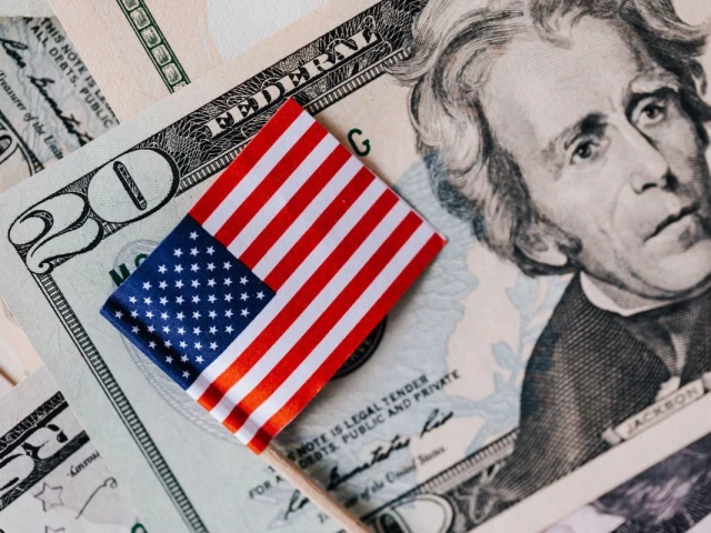 US Fed holds interest rate steady at 3.5%-3.75%, flags persistent inflation risks | The Express Tribune