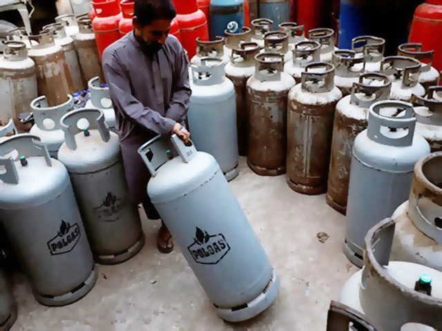 LPG marketers warn of supply crisis | The Express Tribune