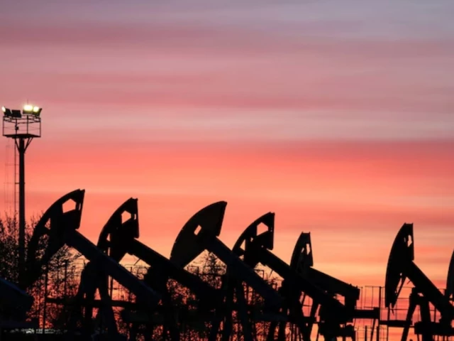 Oil set for second weekly gain as US ramps up pressure on Iran | The Express Tribune