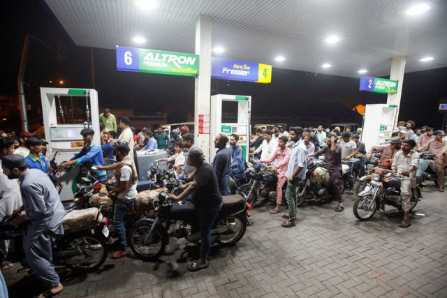 No change in fuel prices for Aug 11 | The Express Tribune