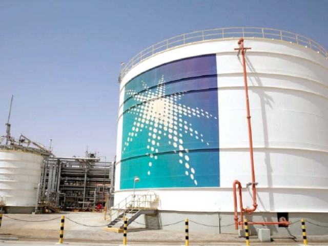 Saudi Aramco close to securing $10b loan from global banks: Bloomberg | The Express Tribune